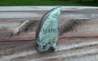 Maansteen groen – half gepolijste sculptuur