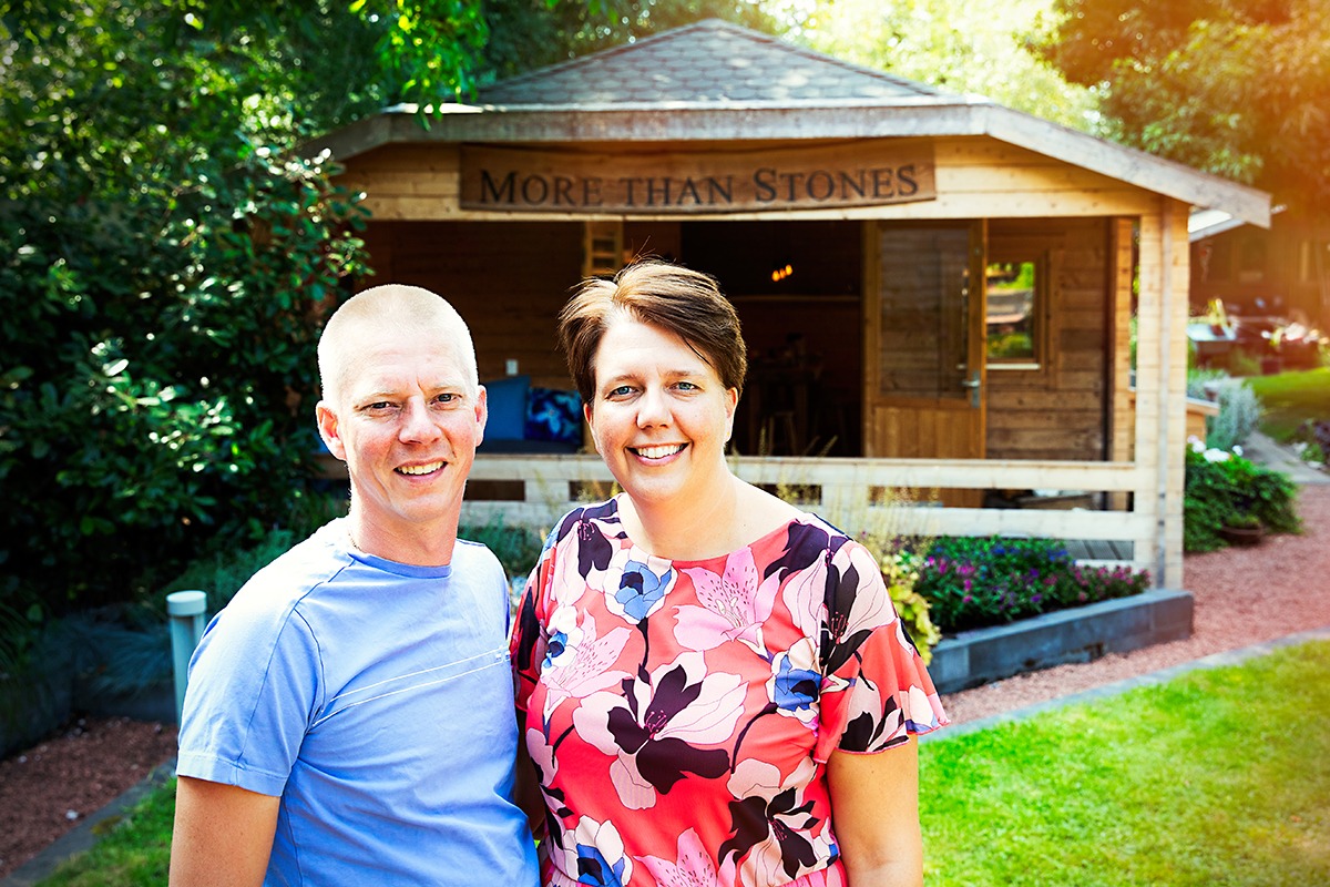 More than Stones - Edwin + Anneloes voor de winkel